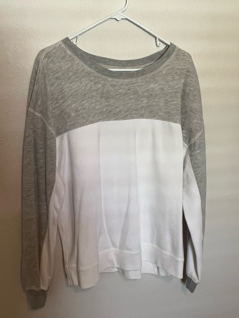 Abercrombie Gray/White Sweatshirt